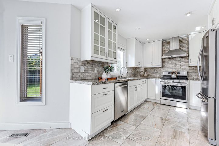 Photo 17 at 10 St Mark Place, Northwood Park, Brampton