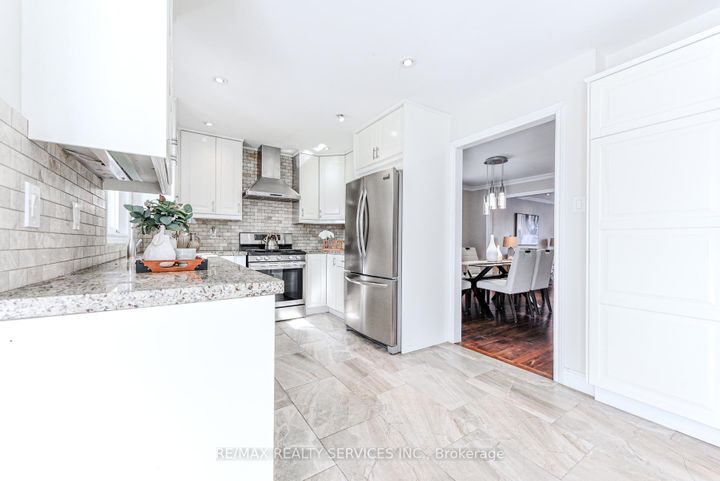 Photo 18 at 10 St Mark Place, Northwood Park, Brampton