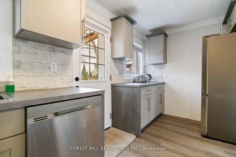 Photo 2 at 310 Senlac Road, Willowdale West, Toronto