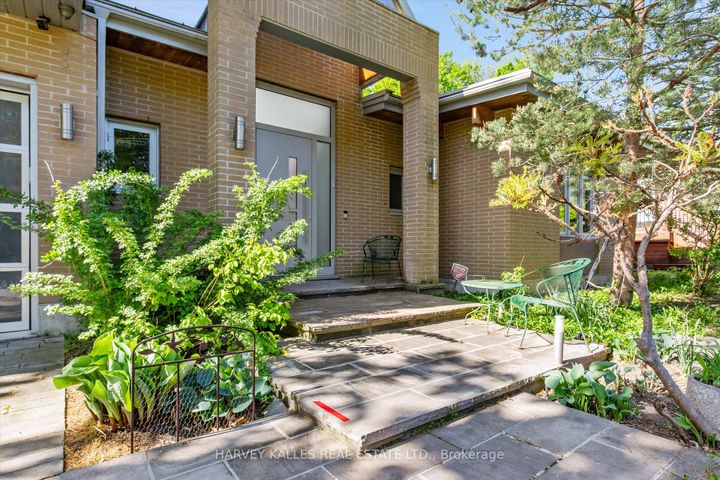 Photo 2 at 51 Hi Mount Drive, Bayview Village, Toronto