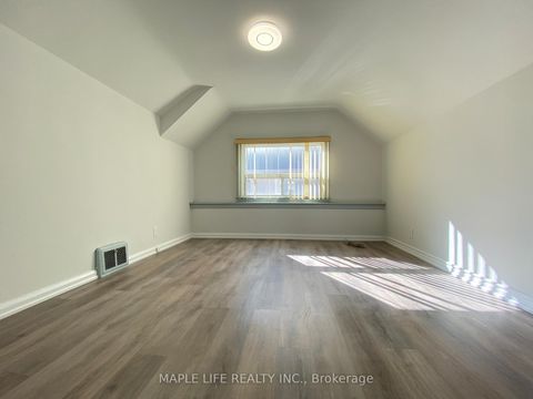 Photo 12 at 16 Lyndale Drive, Willowdale East, Toronto