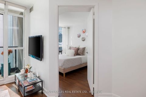 Photo 12 at 401 - 600 Fleet Street, Niagara, Toronto