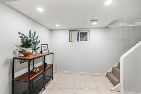 Photo 37 at 556 Davisville Avenue, Mount Pleasant East, Toronto