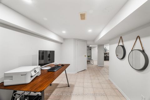 Photo 39 at 556 Davisville Avenue, Mount Pleasant East, Toronto