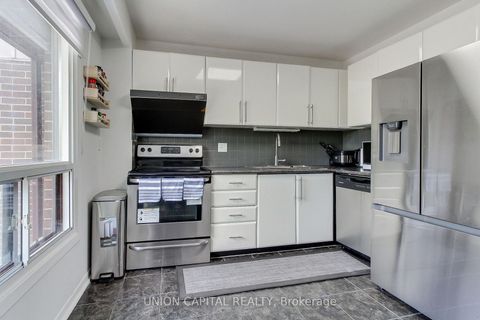 Photo 9 at 19 - 11 Plaisance Road, North Richvale, Richmond Hill