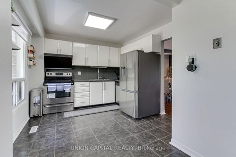 Photo 11 at 19 - 11 Plaisance Road, North Richvale, Richmond Hill