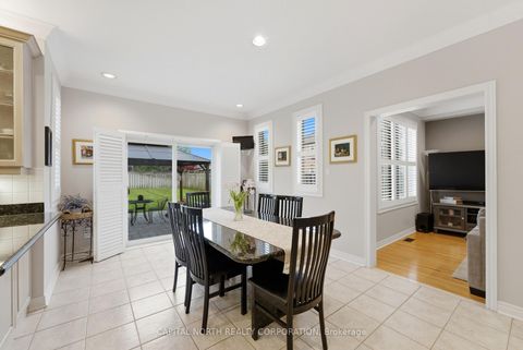 Photo 10 at 6 Veerland Drive, Rustic, Toronto