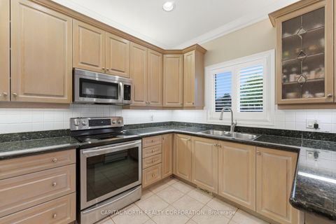 Photo 12 at 6 Veerland Drive, Rustic, Toronto