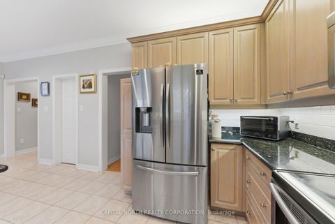 Photo 15 at 6 Veerland Drive, Rustic, Toronto