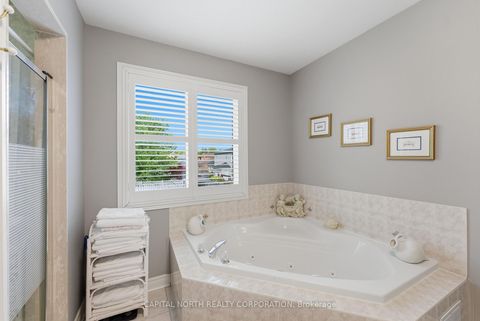 Photo 24 at 6 Veerland Drive, Rustic, Toronto