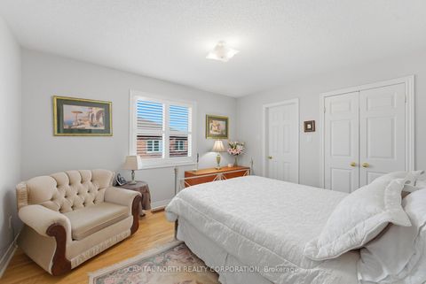 Photo 31 at 6 Veerland Drive, Rustic, Toronto