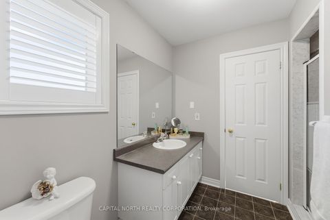 Photo 32 at 6 Veerland Drive, Rustic, Toronto