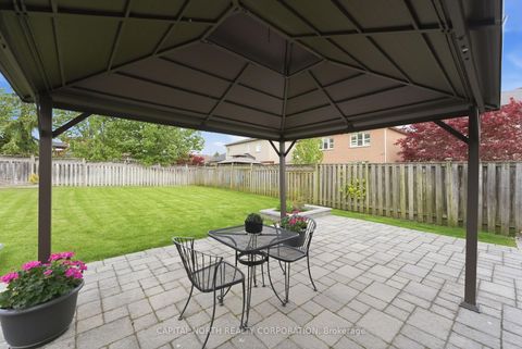 Photo 35 at 6 Veerland Drive, Rustic, Toronto