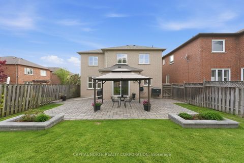 Photo 36 at 6 Veerland Drive, Rustic, Toronto