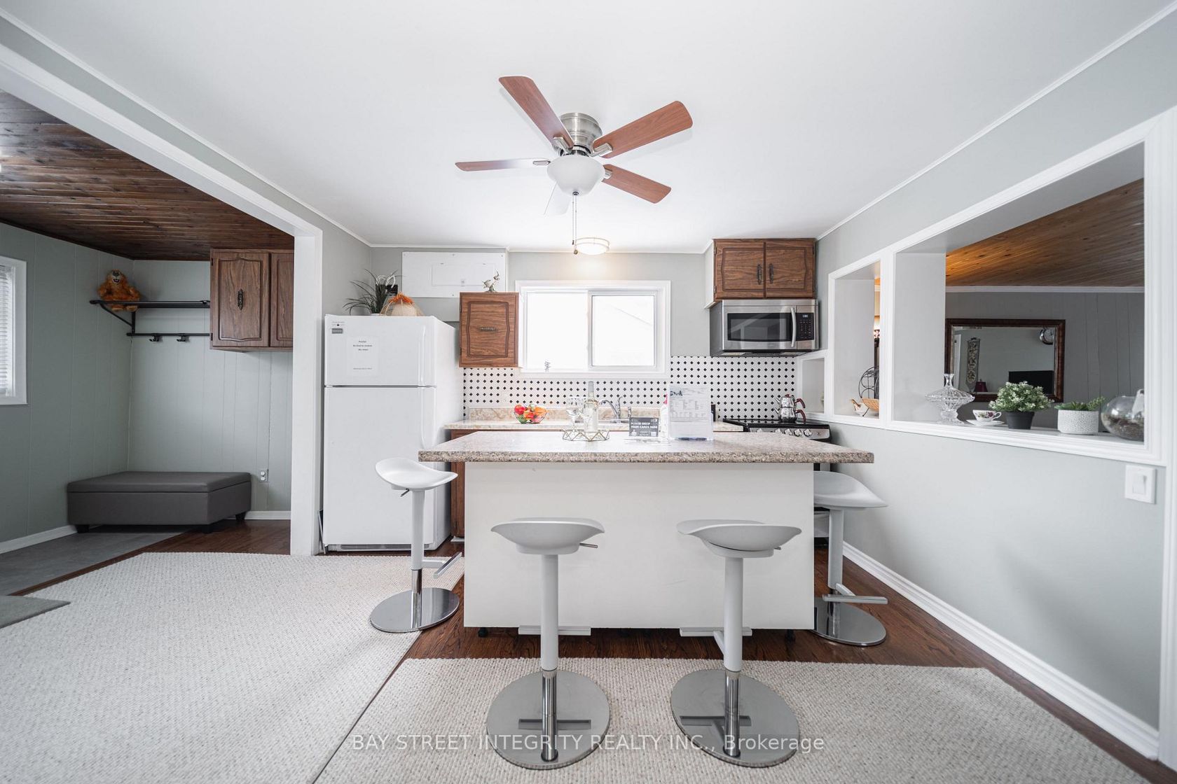 74 De La Salle Boulevard, Sutton & Jackson