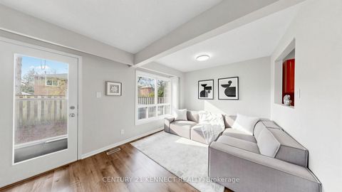 Photo 1 at 9 - 260 Avenue Road, North Richvale, Richmond Hill