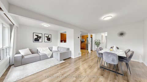 Photo 2 at 9 - 260 Avenue Road, North Richvale, Richmond Hill