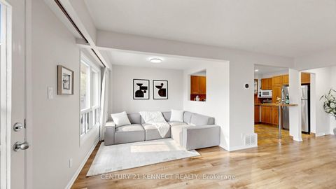 Photo 3 at 9 - 260 Avenue Road, North Richvale, Richmond Hill