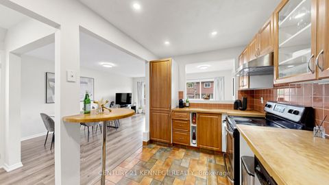 Photo 7 at 9 - 260 Avenue Road, North Richvale, Richmond Hill