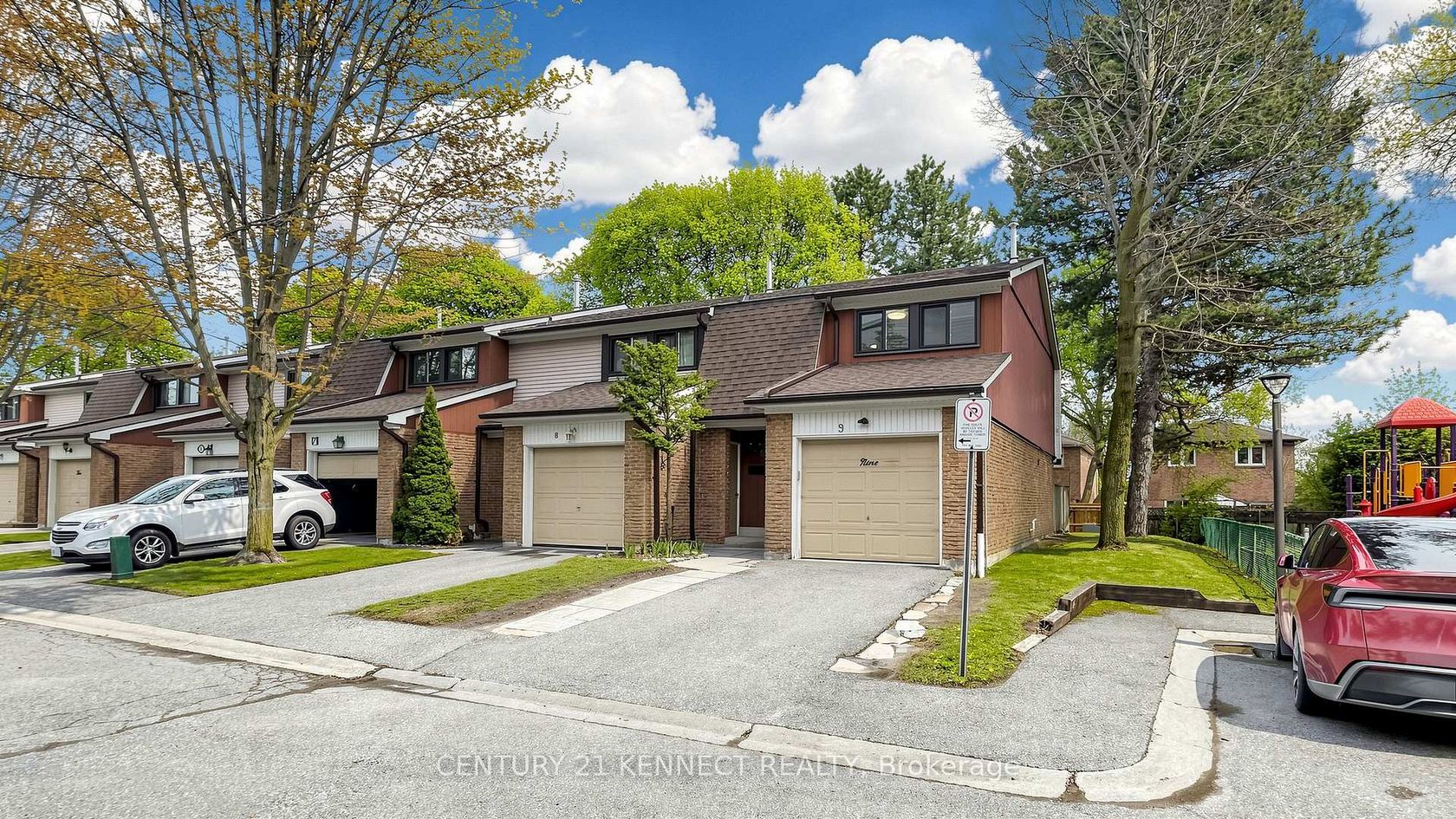 9 - 260 Avenue Road, North Richvale, Richmond Hill photo number 2