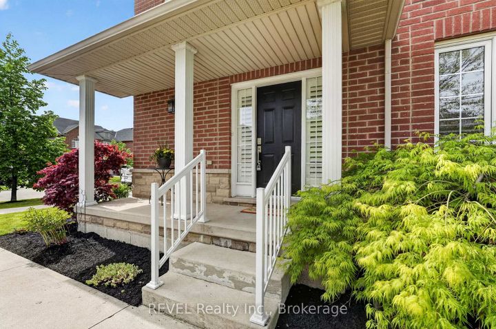Photo 3 at 29 Springbreeze Heights, Stoney Creek, Hamilton