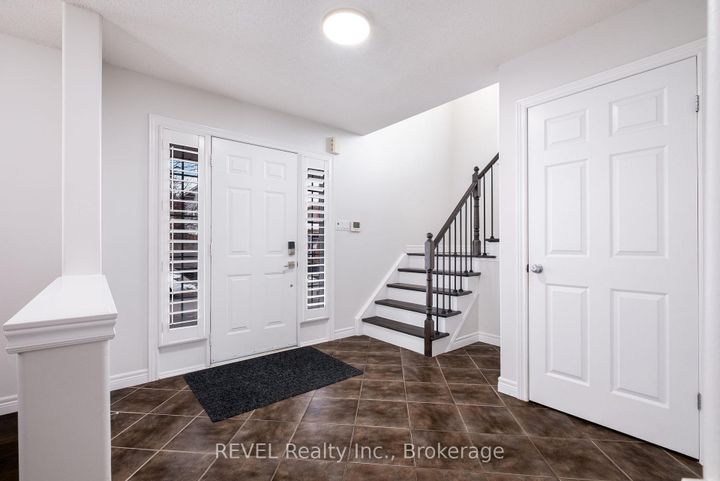 Photo 4 at 29 Springbreeze Heights, Stoney Creek, Hamilton