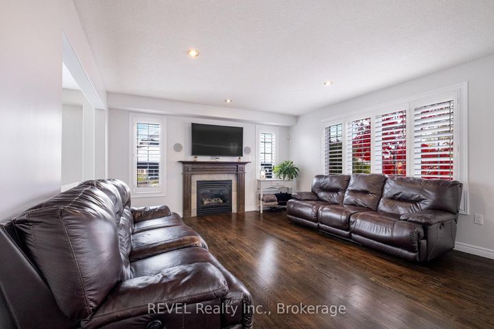 Photo 5 at 29 Springbreeze Heights, Stoney Creek, Hamilton