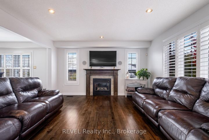 Photo 6 at 29 Springbreeze Heights, Stoney Creek, Hamilton
