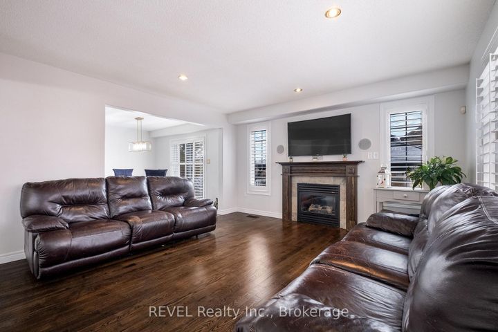 Photo 7 at 29 Springbreeze Heights, Stoney Creek, Hamilton