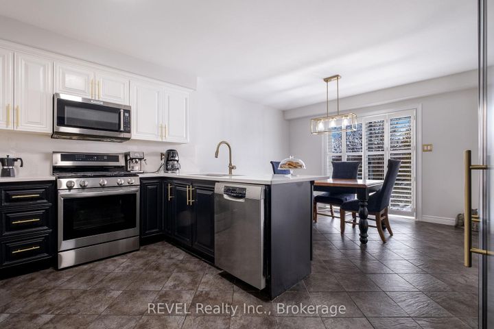 Photo 12 at 29 Springbreeze Heights, Stoney Creek, Hamilton