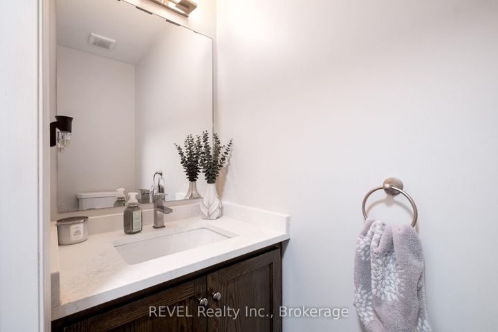 Photo 17 at 29 Springbreeze Heights, Stoney Creek, Hamilton