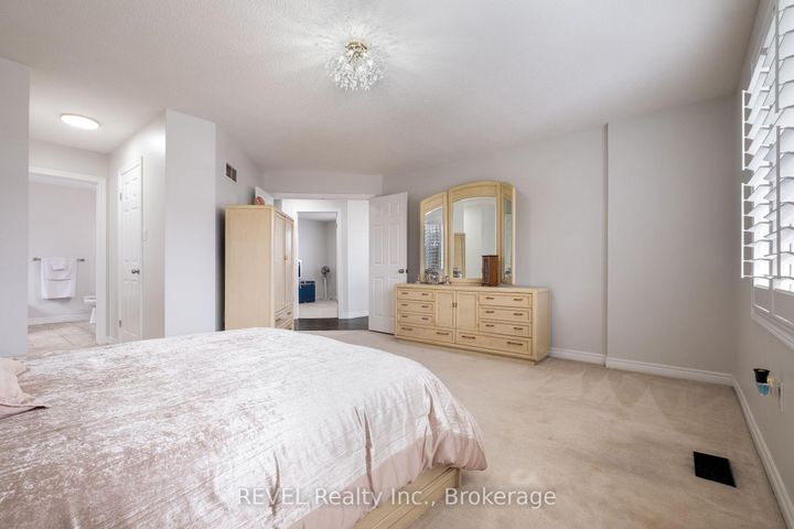 Photo 21 at 29 Springbreeze Heights, Stoney Creek, Hamilton