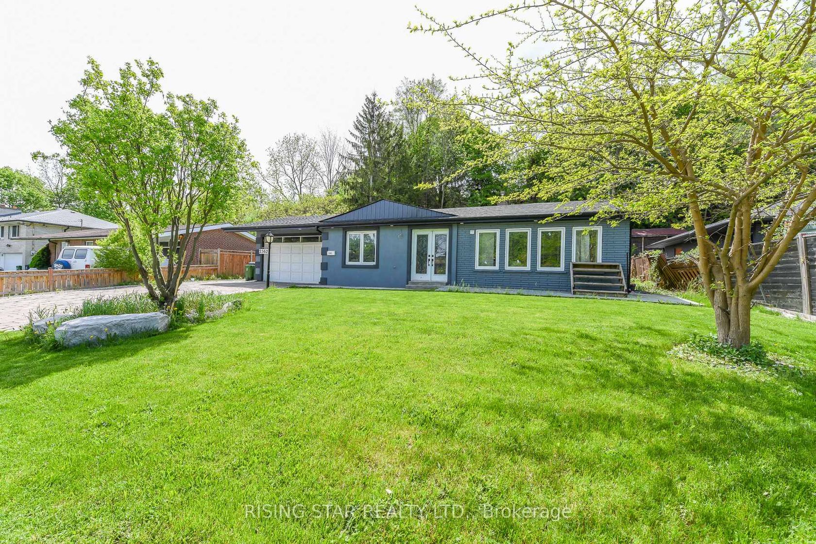 2562 Islington Ave Avenue W, Beaumonde Heights, Toronto 
