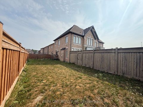Photo 4 at 39 MOWDER Drive, Rural Aurora, Aurora