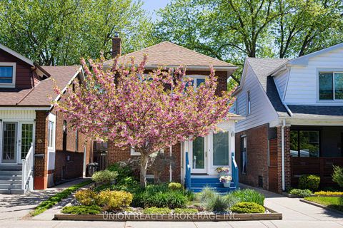 Photo 1 at 11 Avonlea Boulevard, Danforth, Toronto