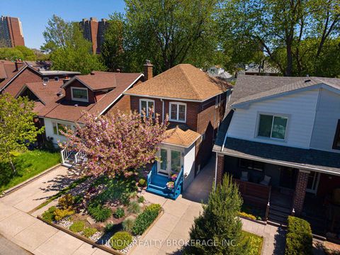 Photo 2 at 11 Avonlea Boulevard, Danforth, Toronto