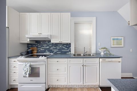 Photo 12 at 11 Avonlea Boulevard, Danforth, Toronto