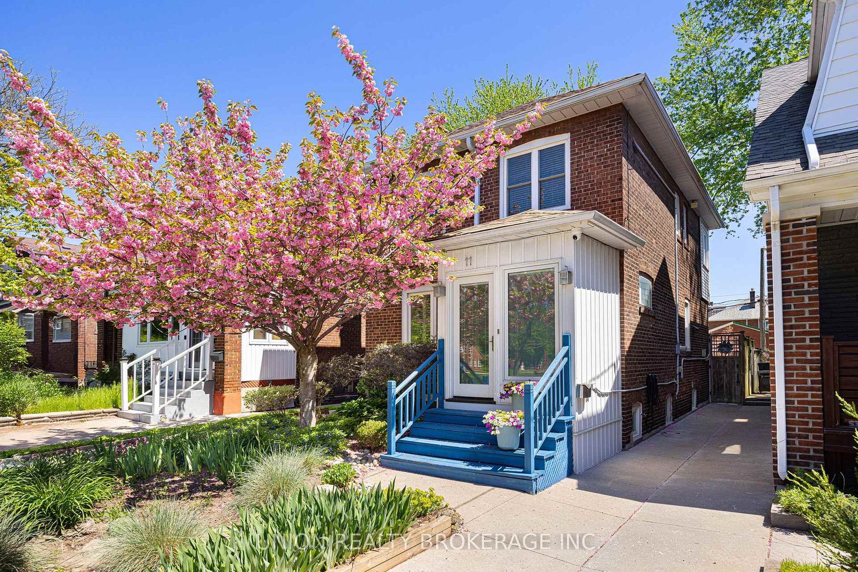 11 Avonlea Boulevard, Danforth, Toronto 