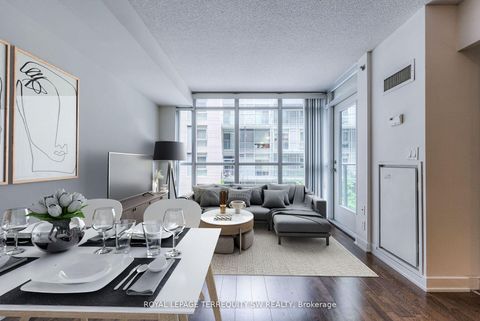 Photo 2 at 302 - 21 Nelson Street, Waterfront Communities C1, Toronto