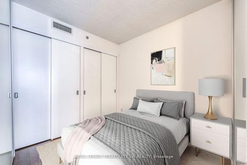 Photo 4 at 302 - 21 Nelson Street, Waterfront Communities C1, Toronto