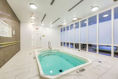 Photo 9 at 302 - 21 Nelson Street, Waterfront Communities C1, Toronto