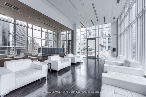 Photo 11 at 302 - 21 Nelson Street, Waterfront Communities C1, Toronto