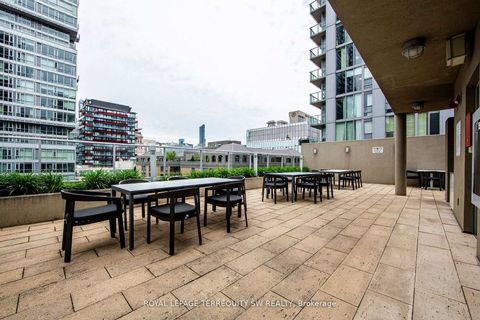 Photo 16 at 302 - 21 Nelson Street, Waterfront Communities C1, Toronto