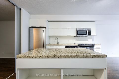 Photo 25 at 302 - 21 Nelson Street, Waterfront Communities C1, Toronto