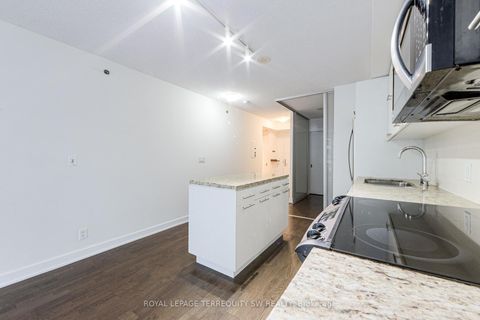 Photo 28 at 302 - 21 Nelson Street, Waterfront Communities C1, Toronto