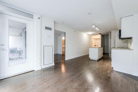 Photo 33 at 302 - 21 Nelson Street, Waterfront Communities C1, Toronto
