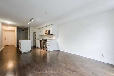 Photo 34 at 302 - 21 Nelson Street, Waterfront Communities C1, Toronto
