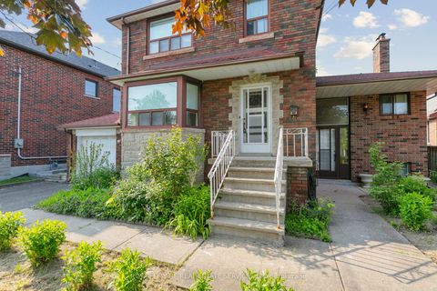 Photo 7 at 28 Cornelius Parkway, Maple Leaf, Toronto