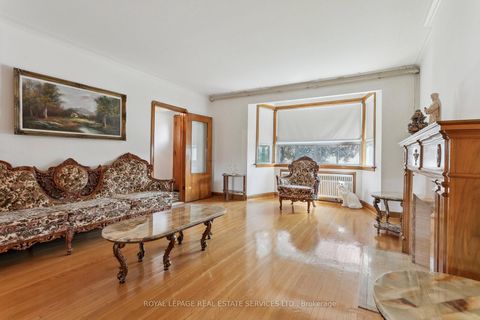 Photo 11 at 28 Cornelius Parkway, Maple Leaf, Toronto