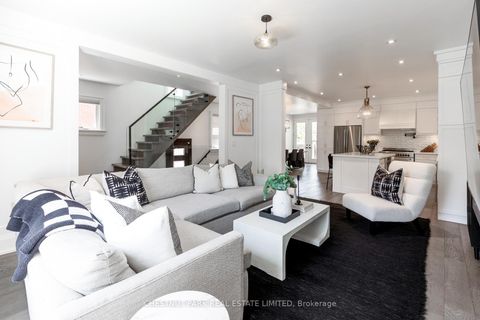 Photo 4 at 15 Edgewood Avenue, Woodbine Corridor, Toronto